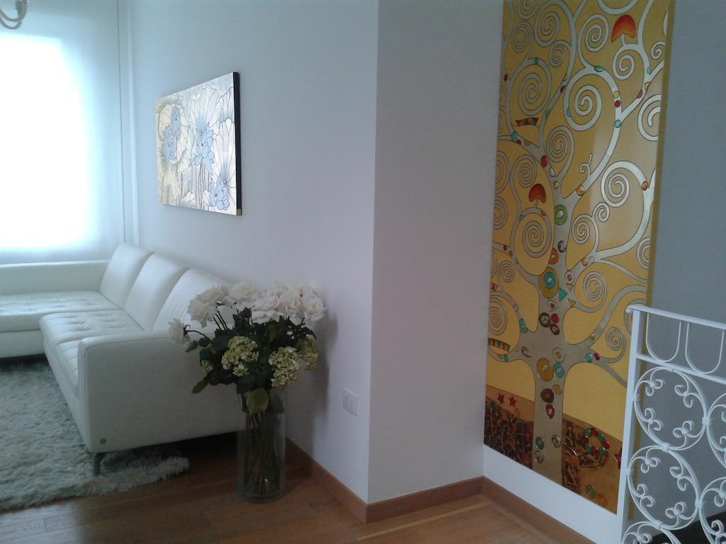 Appartamento In Villa Pesaro Quarto foto