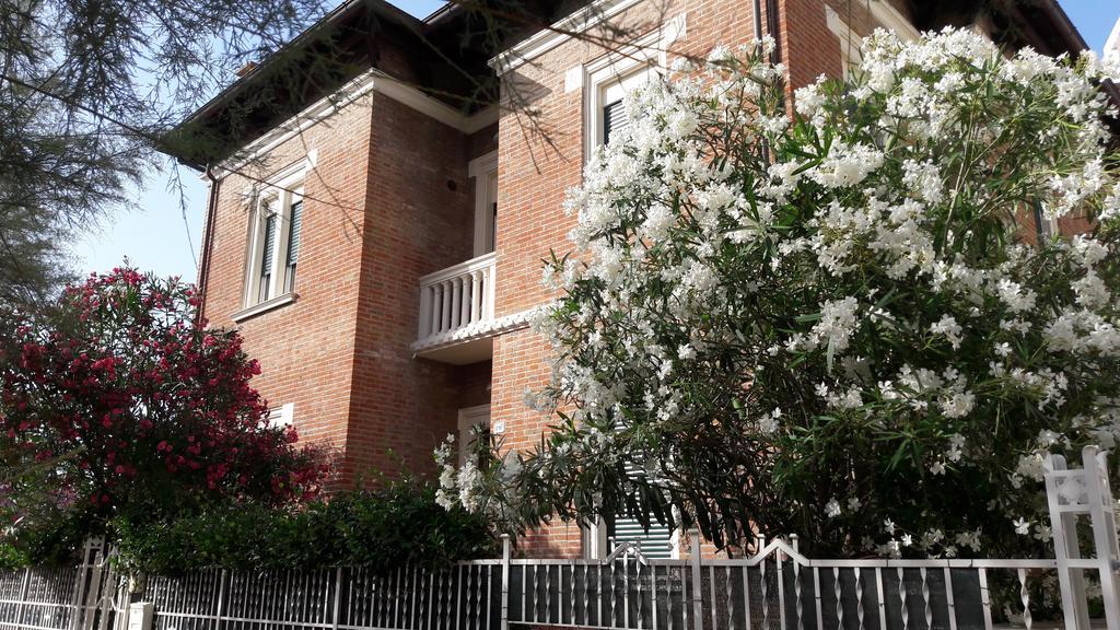 Appartamento In Villa Pesaro Exterior foto